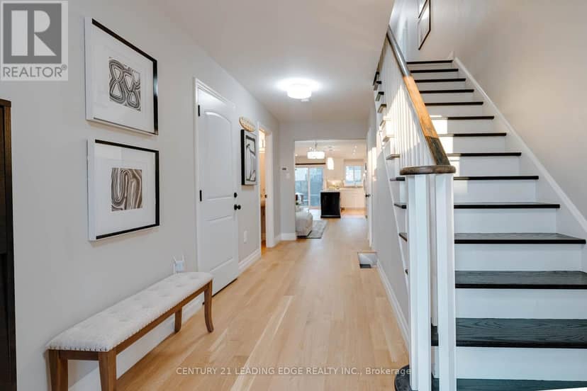 33 Neill Avenue, Whitby, photo 4