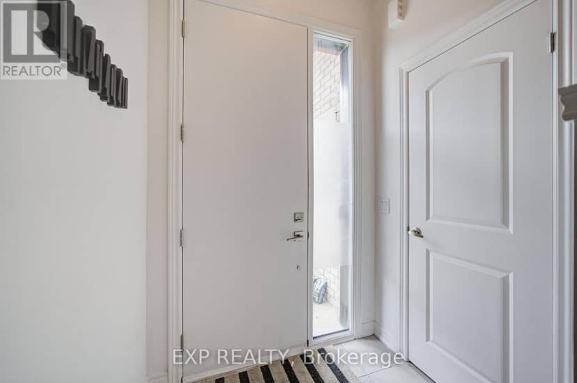 29 Sorbara Way, Whitby, photo 2