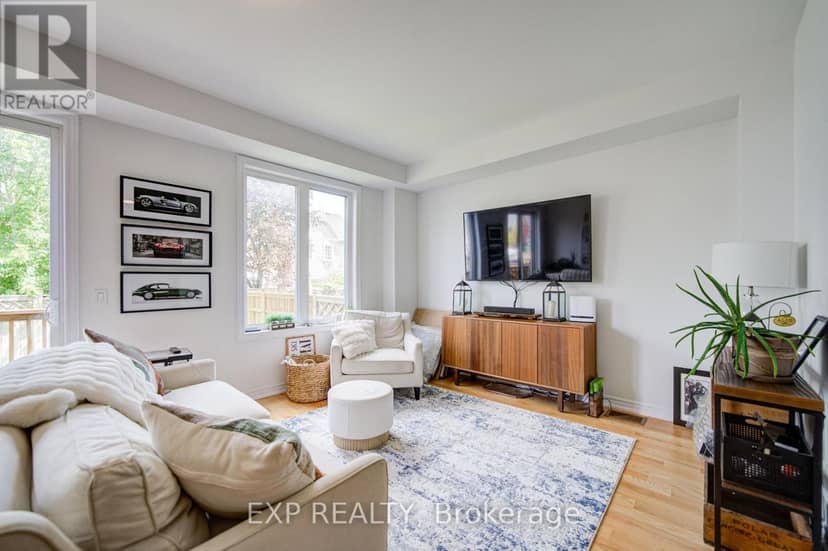 29 Sorbara Way, Whitby, photo 6