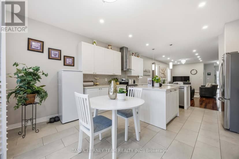 47 Mikayla Crescent — photo 24 of 40