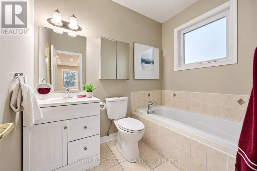 47 Mikayla Crescent — photo 30 of 40