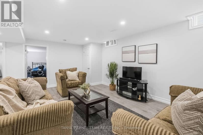 47 Mikayla Crescent — photo 33 of 40
