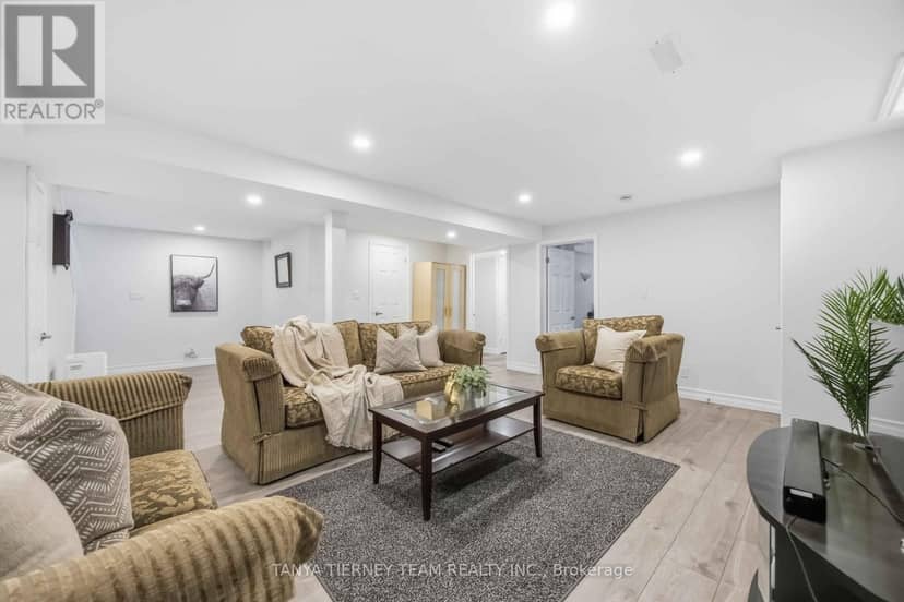 47 Mikayla Crescent — photo 34 of 40