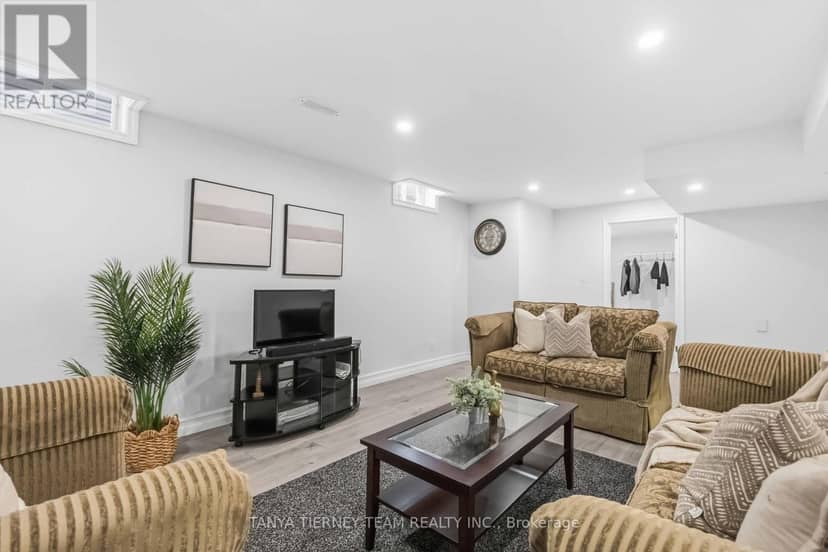 47 Mikayla Crescent — photo 37 of 40