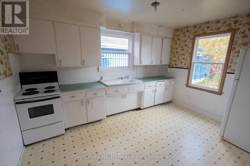 174 Clarke Street — photo 17 of 37