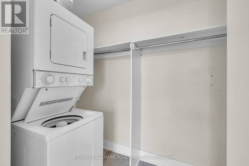 210 - 180 York Street — photo 11 of 25