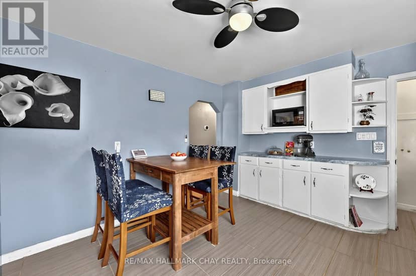 90 Roxborough Road — photo 4 of 30