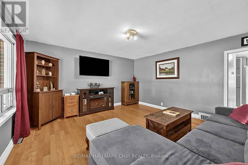 90 Roxborough Road — photo 7 of 30