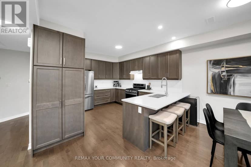 104 Holyrood Crescent — photo 17 of 40