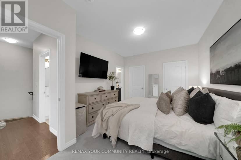 104 Holyrood Crescent — photo 27 of 40