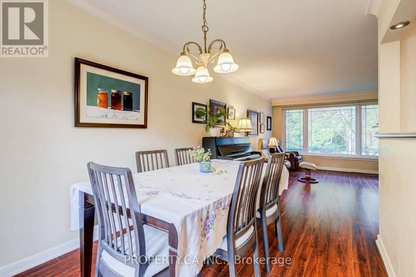 2302 Redfern Road — photo 10 of 28