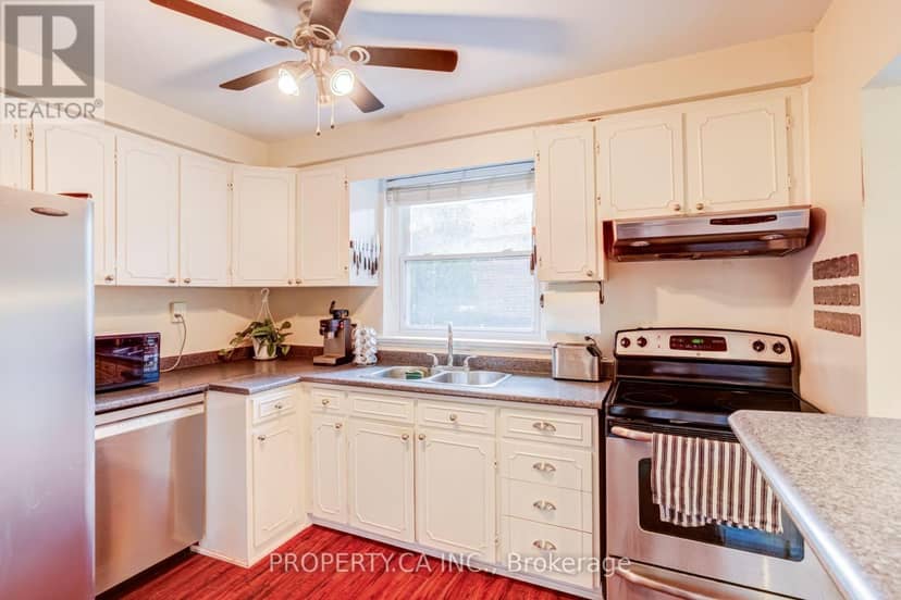 2302 Redfern Road — photo 13 of 28