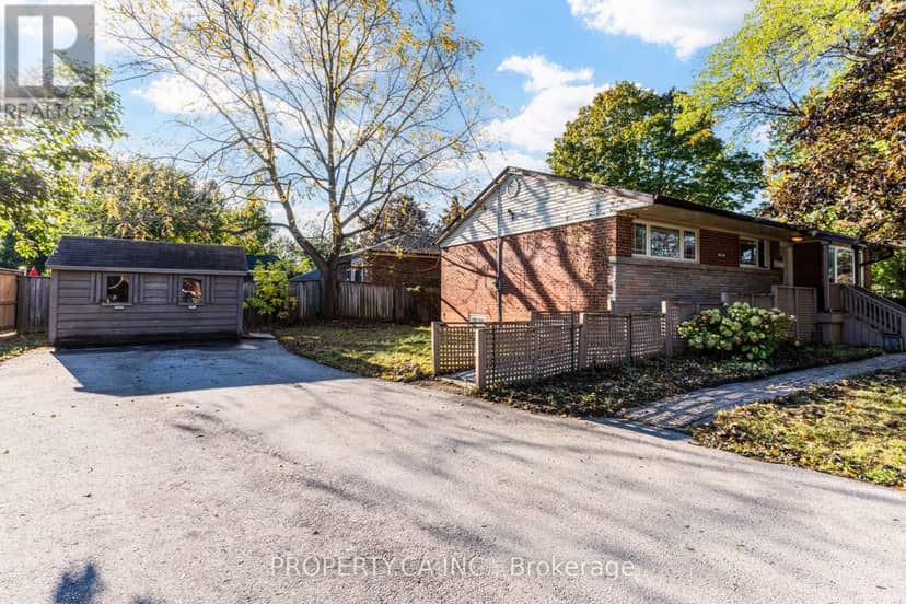 2302 Redfern Road, Burlington, photo 2
