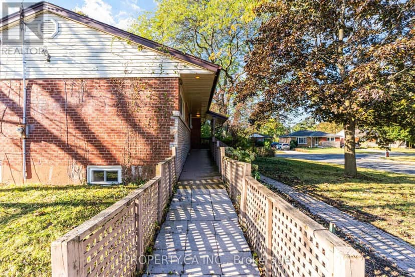 2302 Redfern Road, Burlington, photo 3