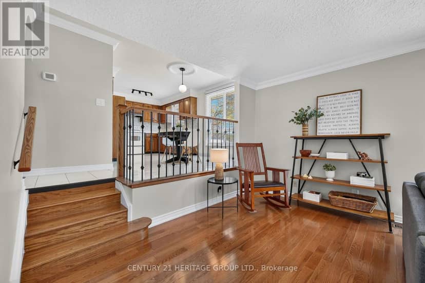 19 Meadowbrook Crescent — photo 9 of 40