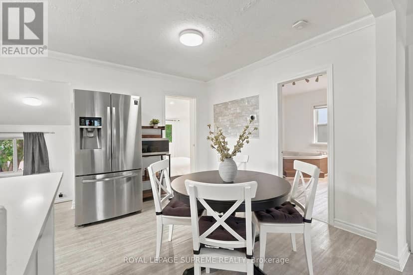 24 Alexandra Boulevard — photo 17 of 40