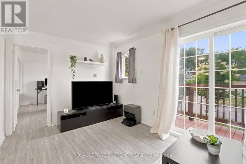 24 Alexandra Boulevard — photo 24 of 40