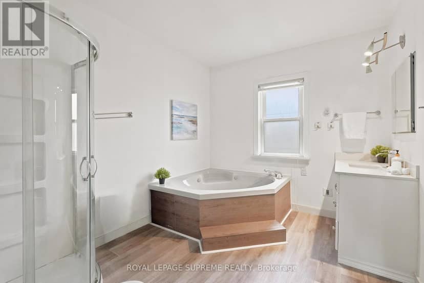 24 Alexandra Boulevard — photo 33 of 40