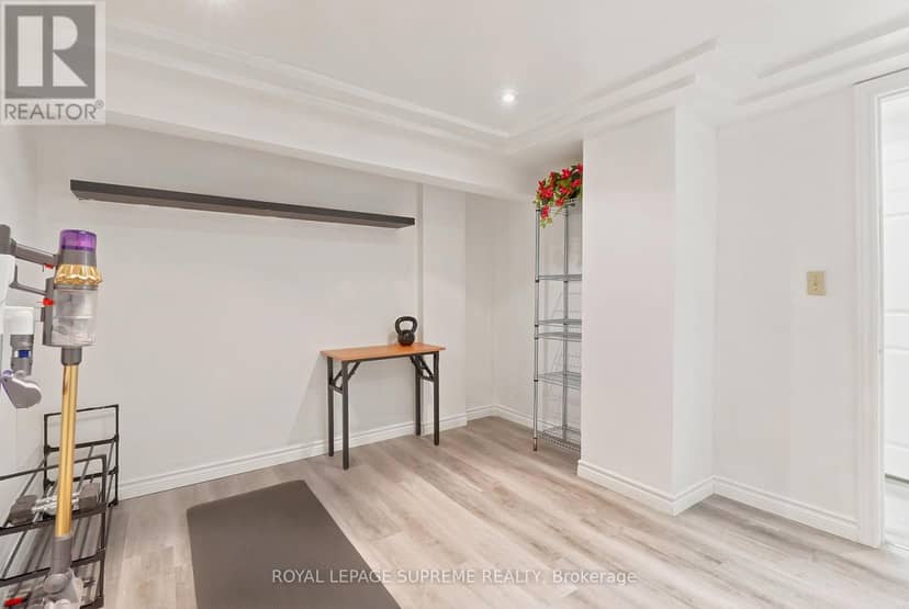 24 Alexandra Boulevard — photo 37 of 40