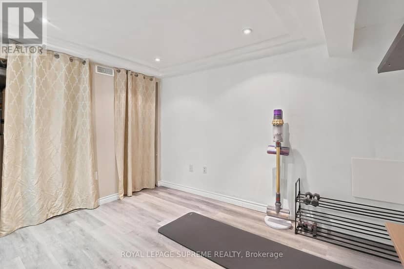 24 Alexandra Boulevard — photo 39 of 40