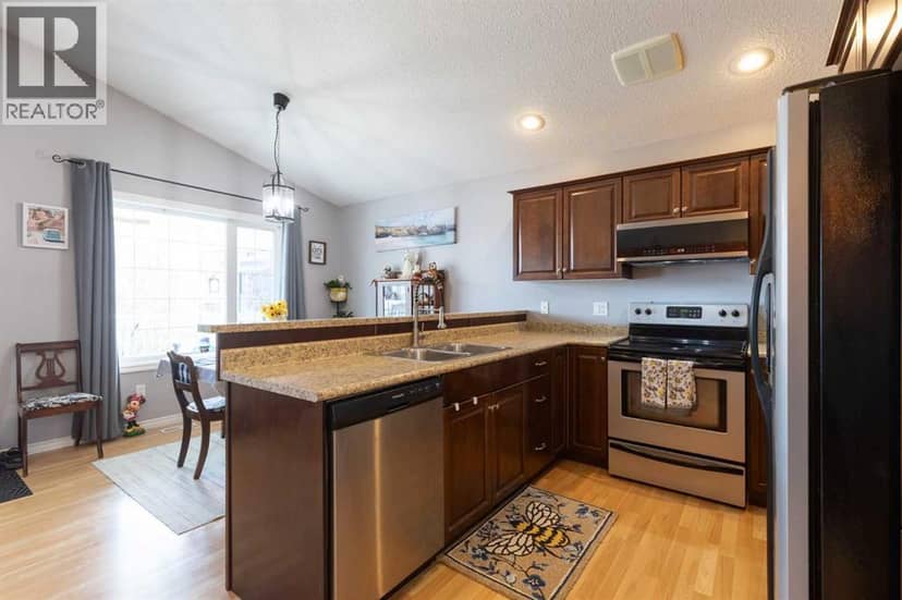 249 Somerset Way SE — photo 16 of 40