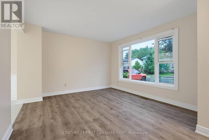 22 Denlaw Road, London North, photo 8