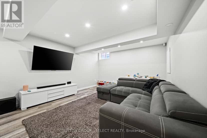 934 Silverfox Crescent — photo 30 of 40