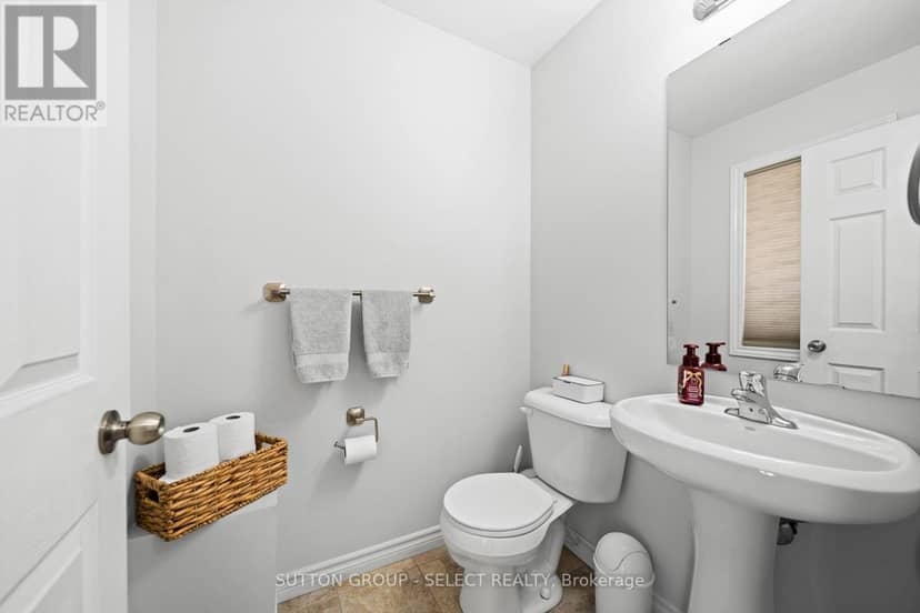 934 Silverfox Crescent, London North, photo 4
