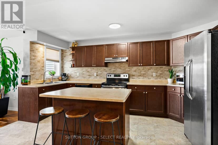 934 Silverfox Crescent, London North, photo 6