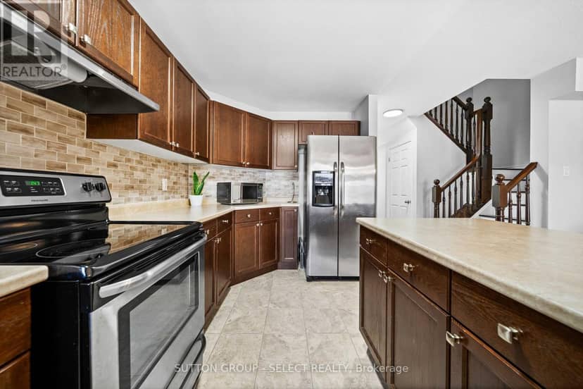 934 Silverfox Crescent — photo 9 of 40