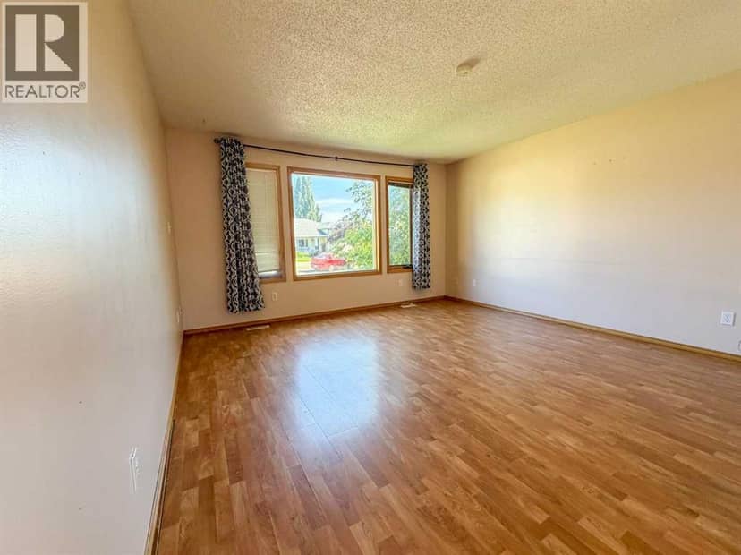 16 WOOD Drive, Whitecourt, photo 4