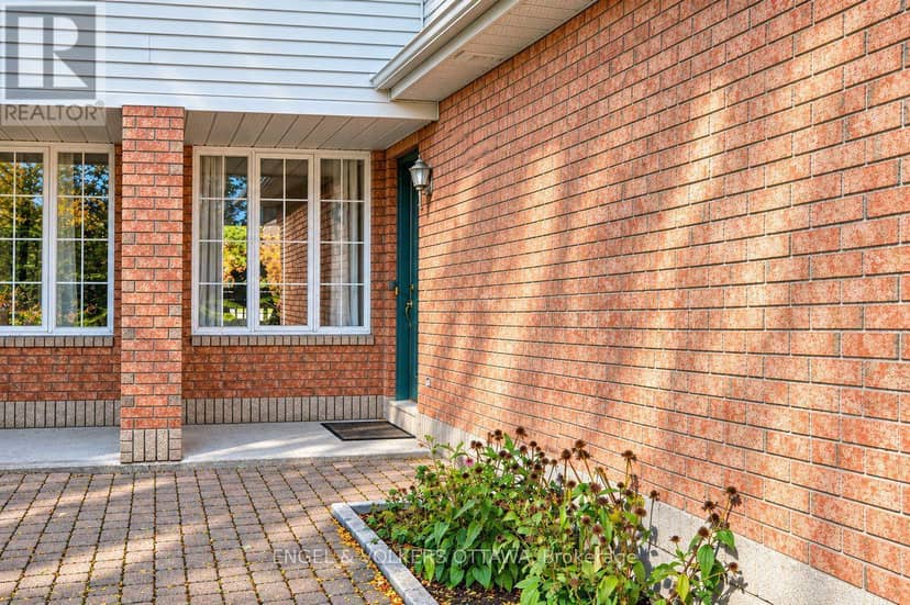154 College Circle, Ottawa, photo 3