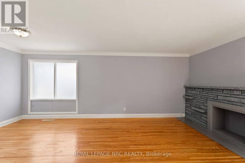 45 Woodcroft Crescent — photo 9 of 36