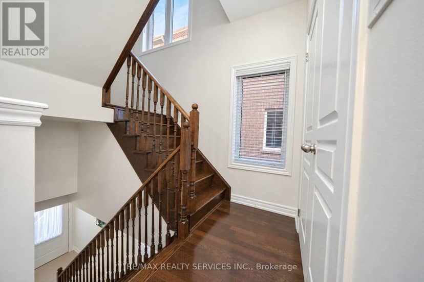 111 - 12 Cedarland Road — photo 29 of 40