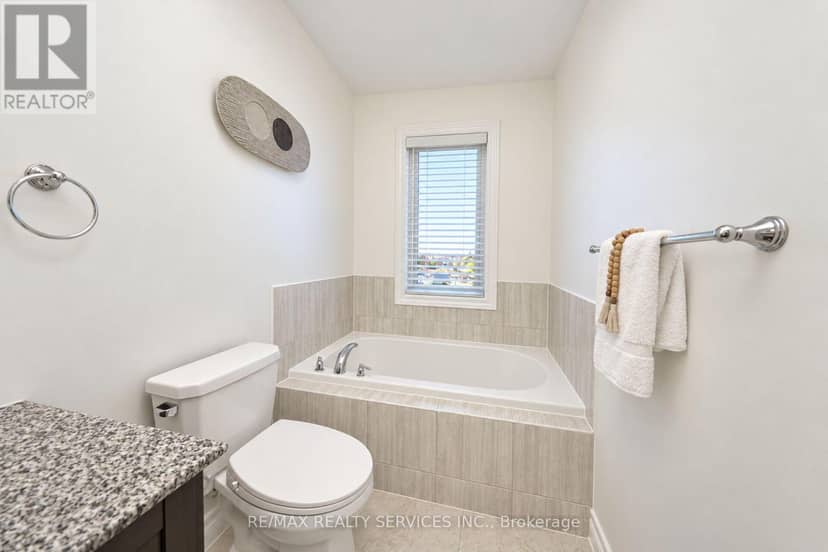 111 - 12 Cedarland Road — photo 34 of 40