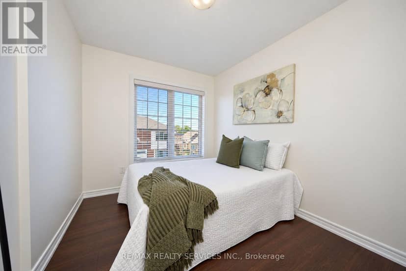 111 - 12 Cedarland Road — photo 39 of 40