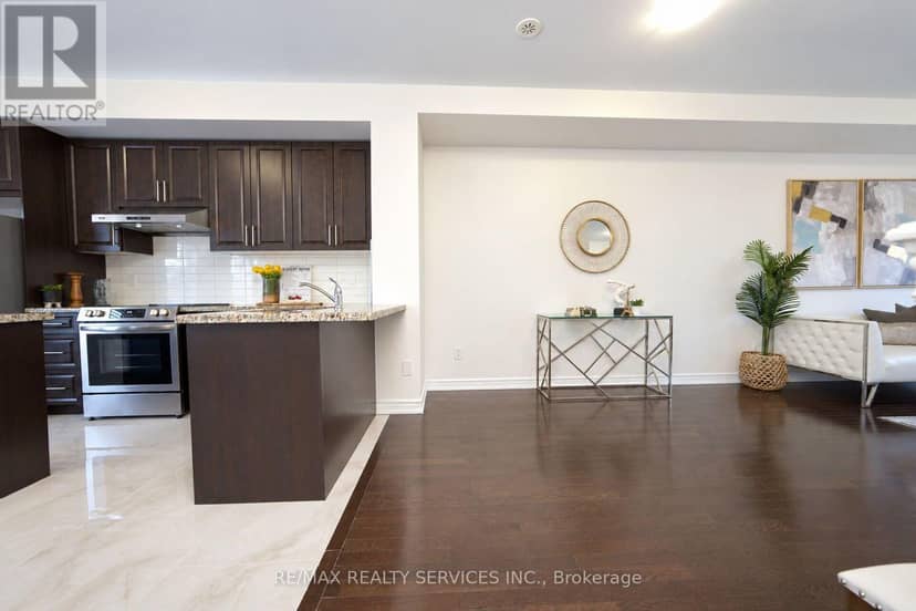 111 - 12 Cedarland Road — photo 17 of 40