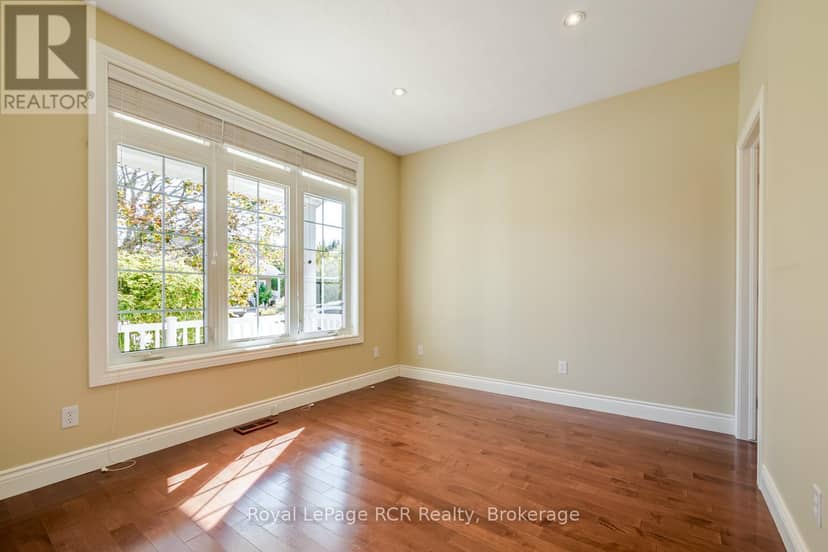 221 Emerald Dr Drive — photo 9 of 40