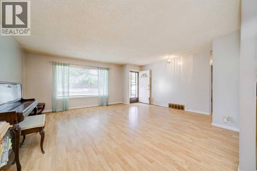 726 10 Avenue S — photo 9 of 37