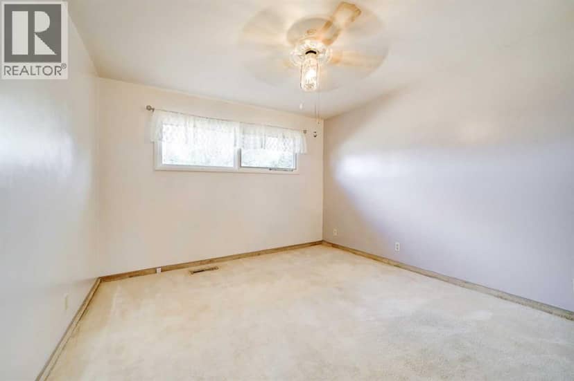 726 10 Avenue S — photo 18 of 37