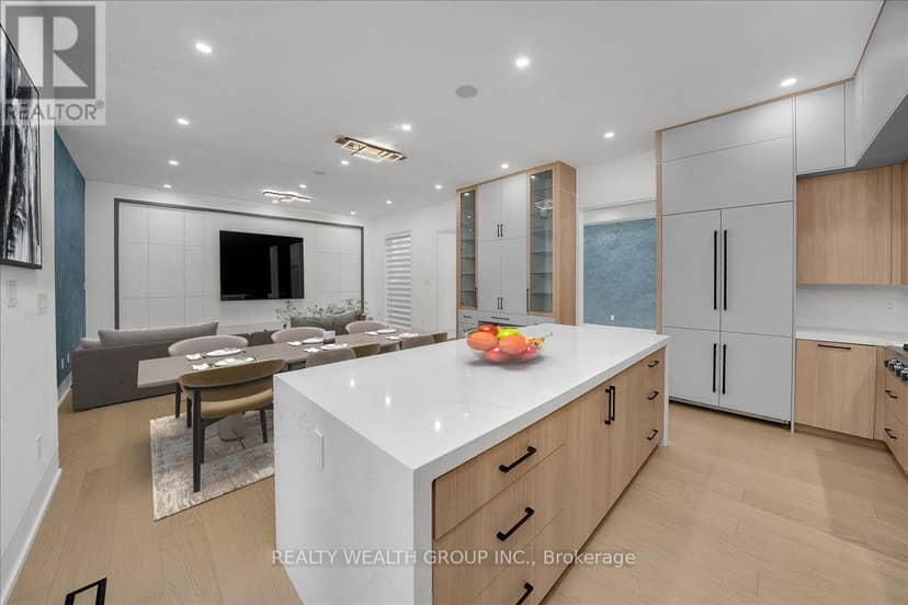 2 Kingsbury Crescent — photo 12 of 40