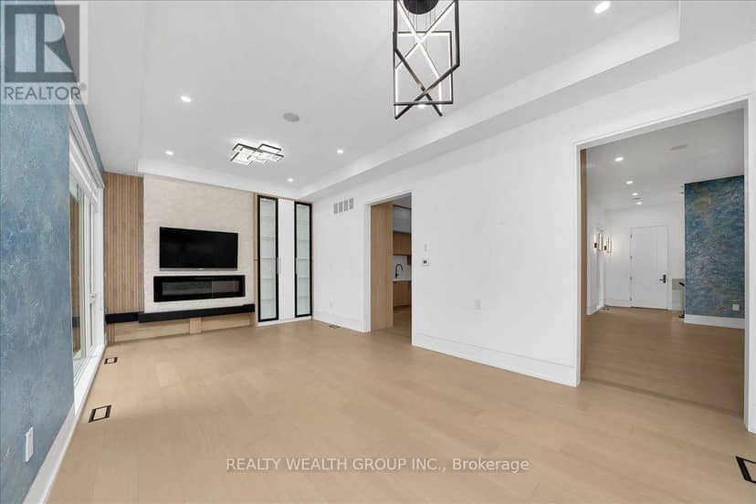 2 Kingsbury Crescent — photo 18 of 40