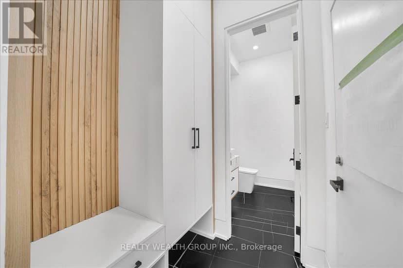 2 Kingsbury Crescent — photo 22 of 40