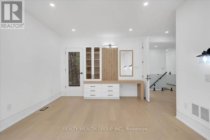 2 Kingsbury Crescent — photo 24 of 40