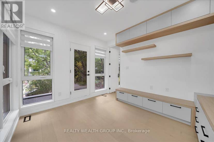 2 Kingsbury Crescent — photo 32 of 40