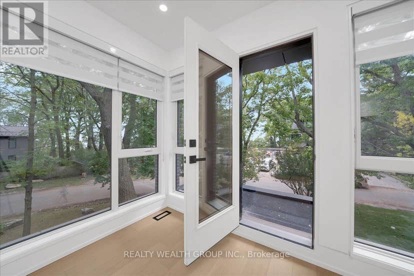2 Kingsbury Crescent — photo 33 of 40