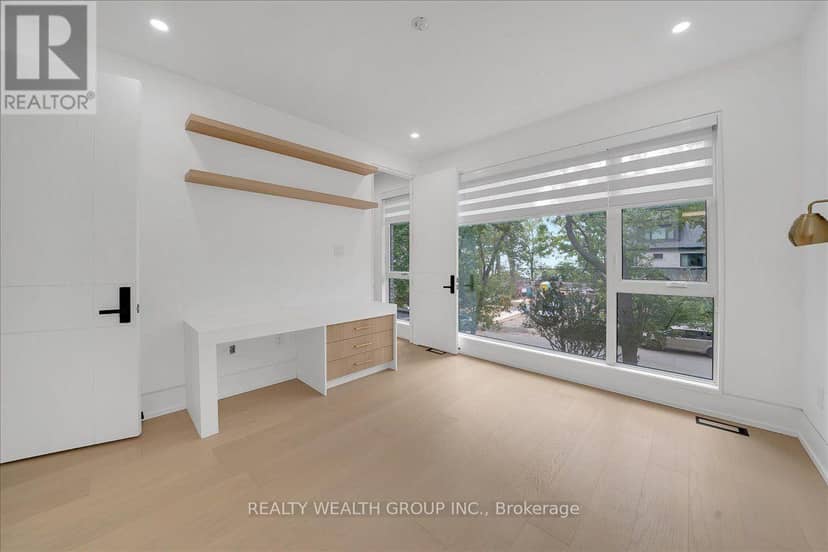 2 Kingsbury Crescent — photo 34 of 40