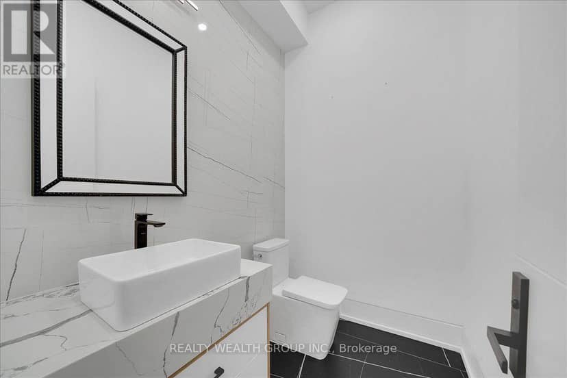 2 Kingsbury Crescent — photo 35 of 40
