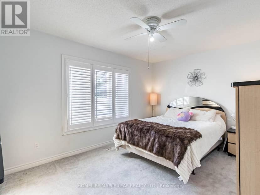 8 - 350 Lakebreeze Drive — photo 15 of 40