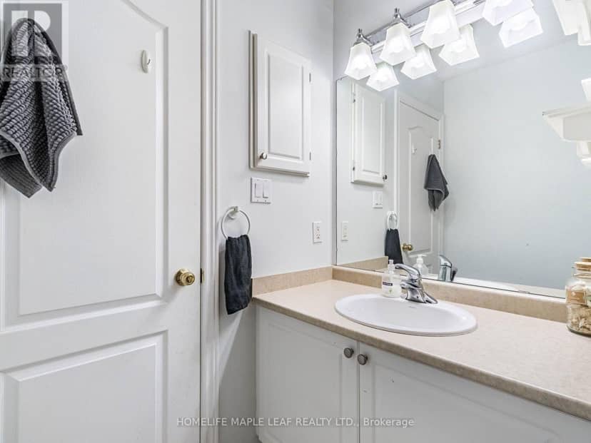 8 - 350 Lakebreeze Drive — photo 19 of 40